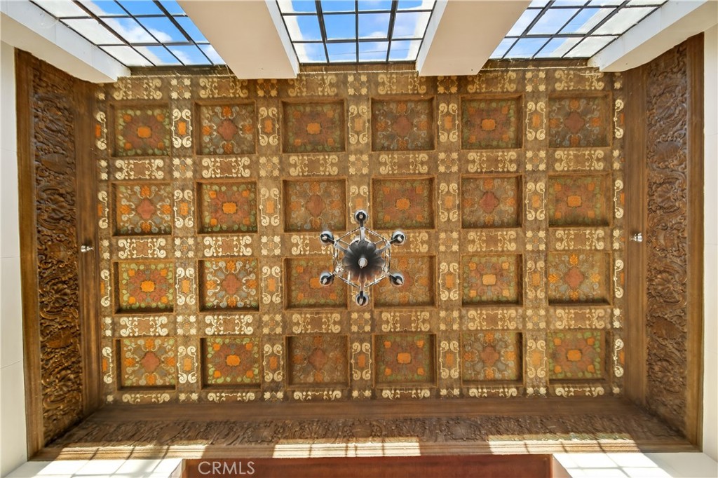 200 N San Fernando