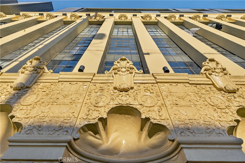 200 N San Fernando