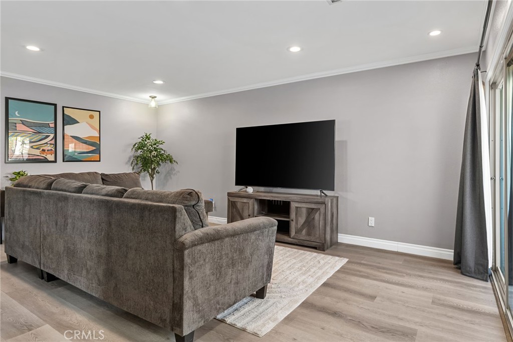 5523 Pioneer Boulevard