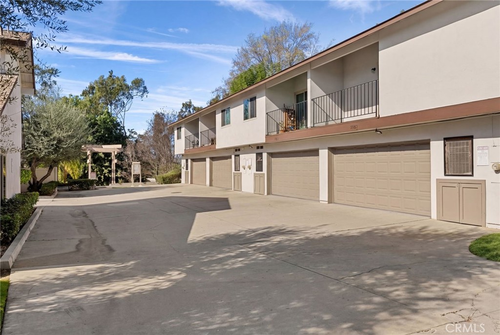 5523 Pioneer Boulevard