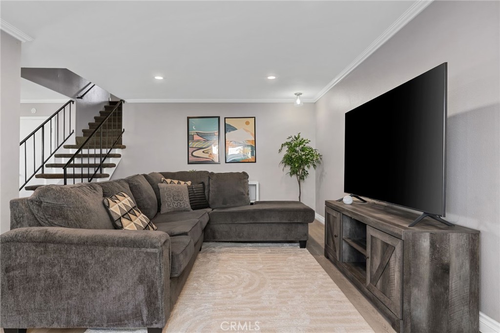 5523 Pioneer Boulevard