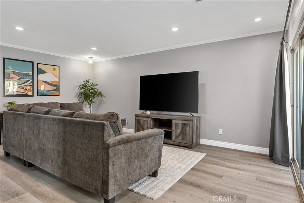 5523 Pioneer Boulevard