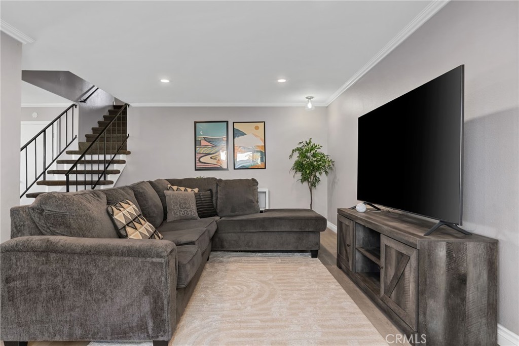 5523 Pioneer Boulevard