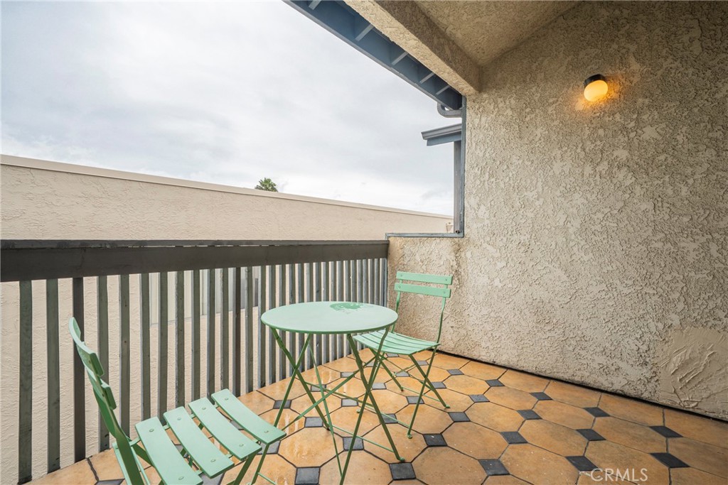 14927 Condon Avenue 4