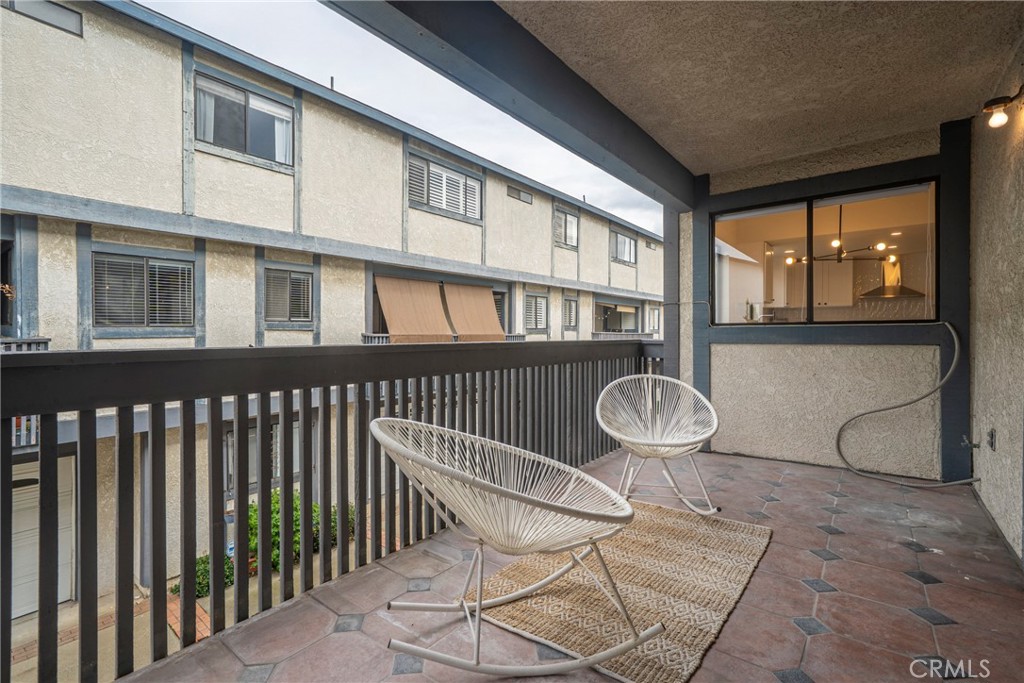 14927 Condon Avenue 4