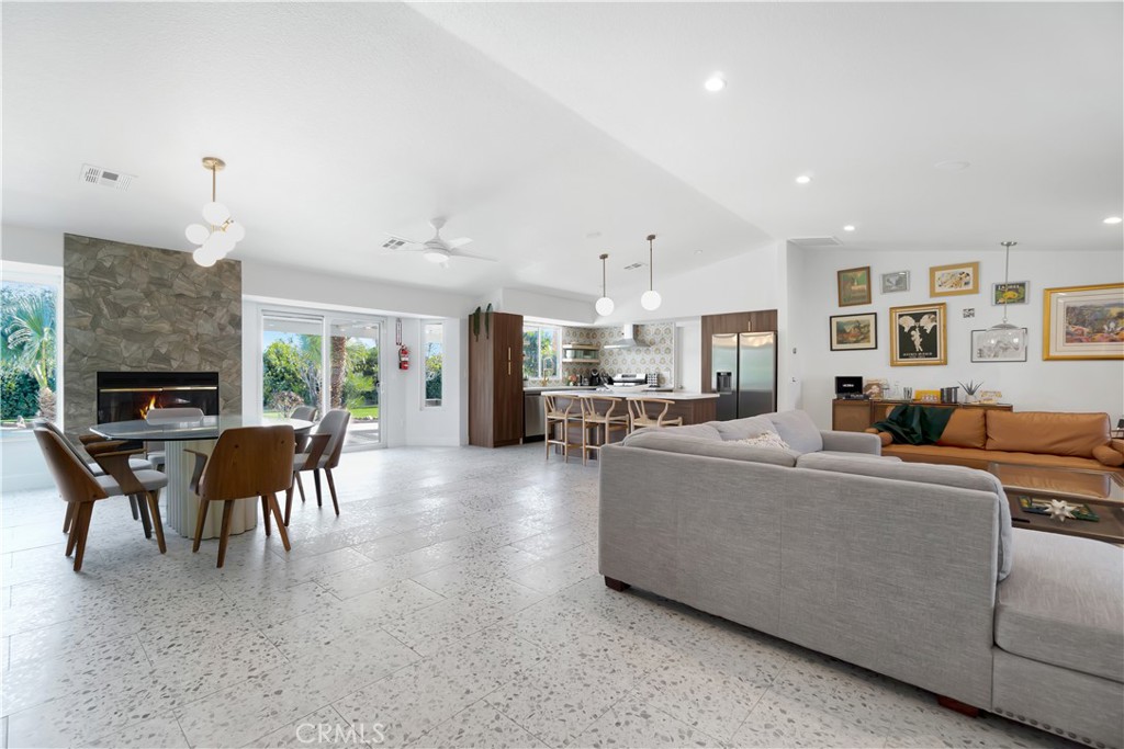 2280 Acacia W