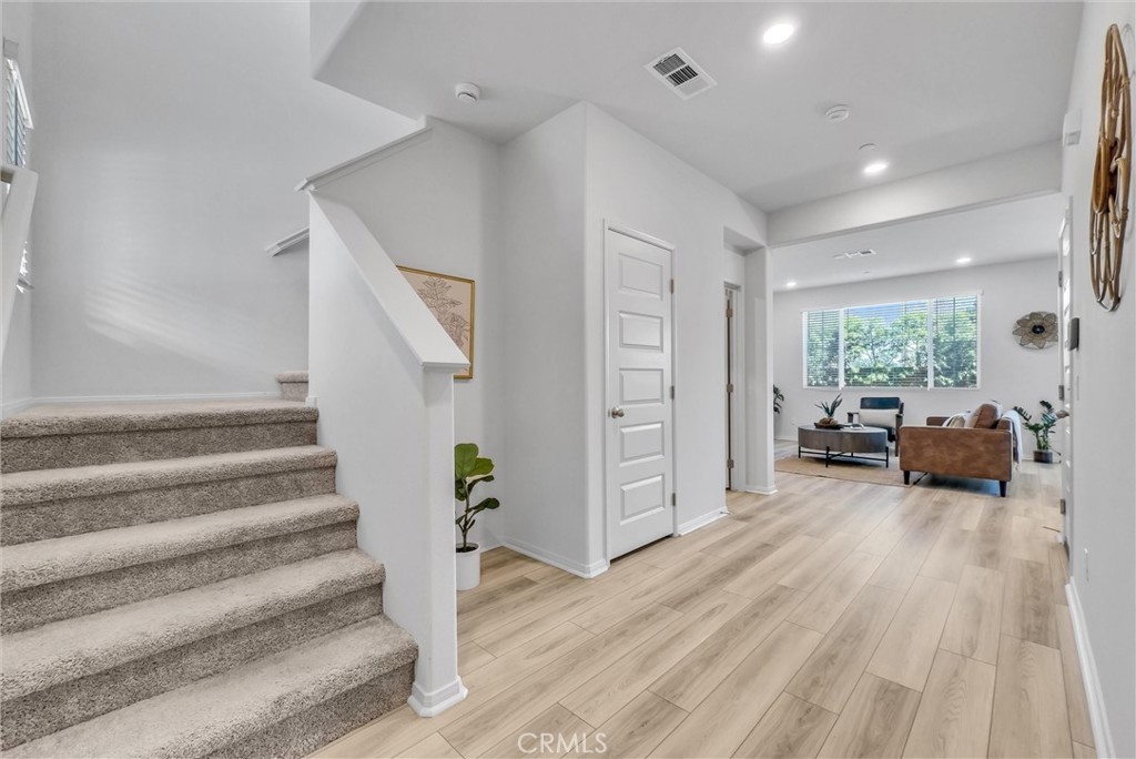 683 E Joseph Privado