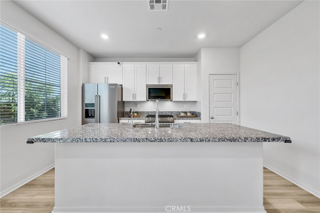 683 E Joseph Privado