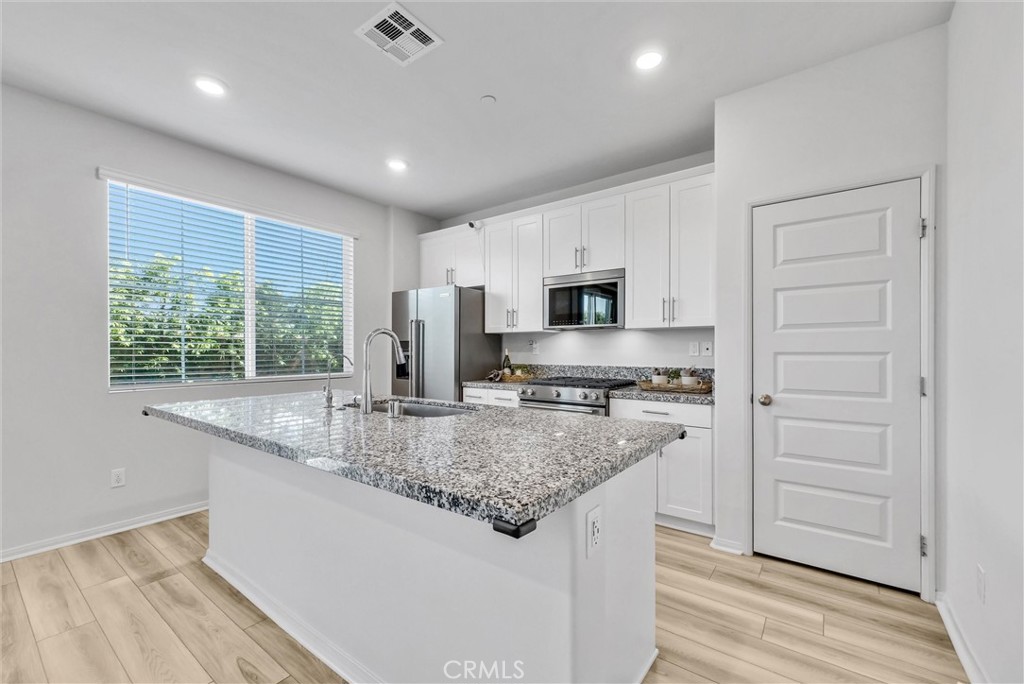 683 E Joseph Privado