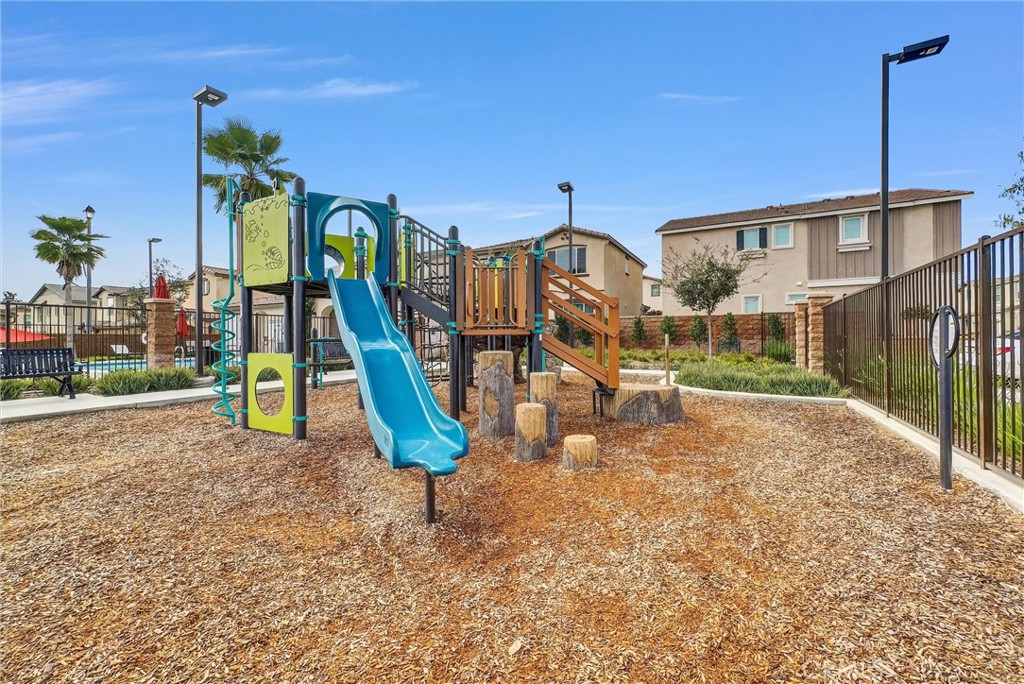 683 E Joseph Privado