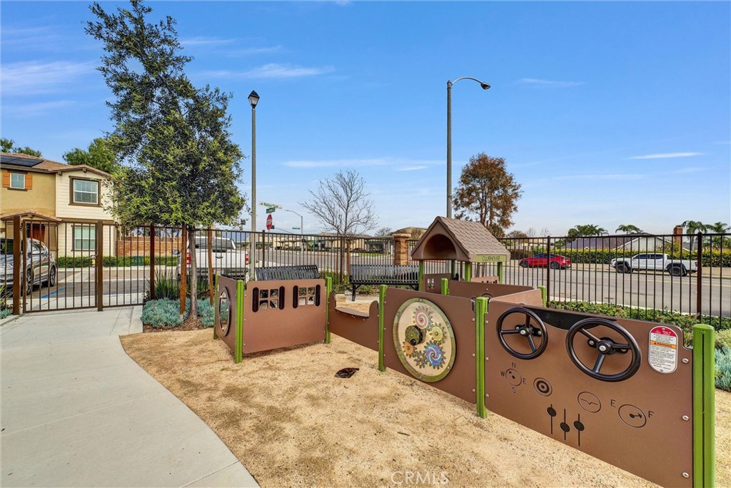 683 E Joseph Privado