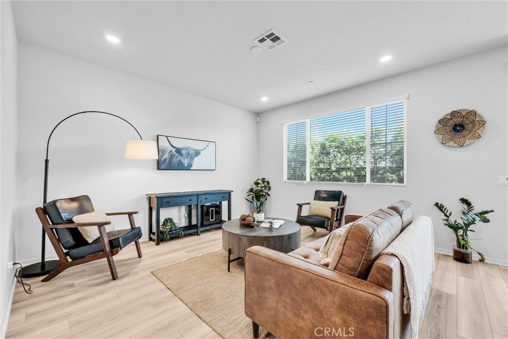 683 E Joseph Privado