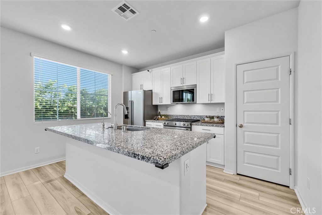 683 E Joseph Privado