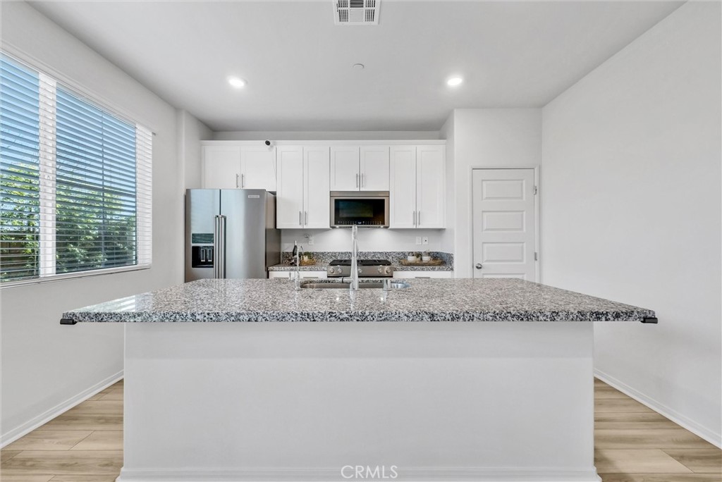 683 E Joseph Privado