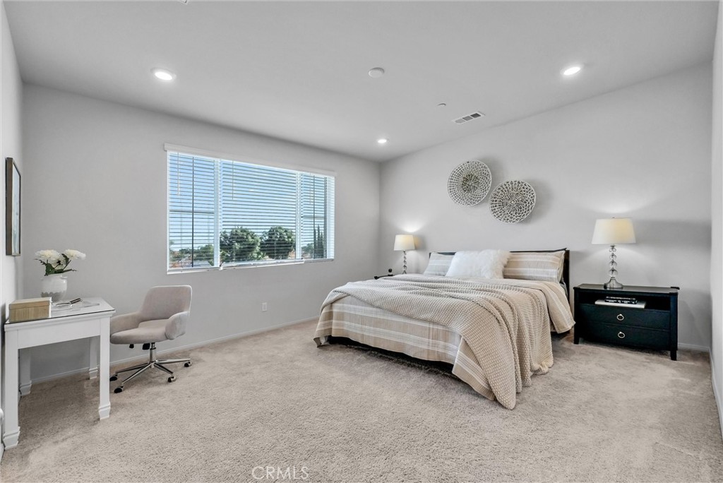 683 E Joseph Privado