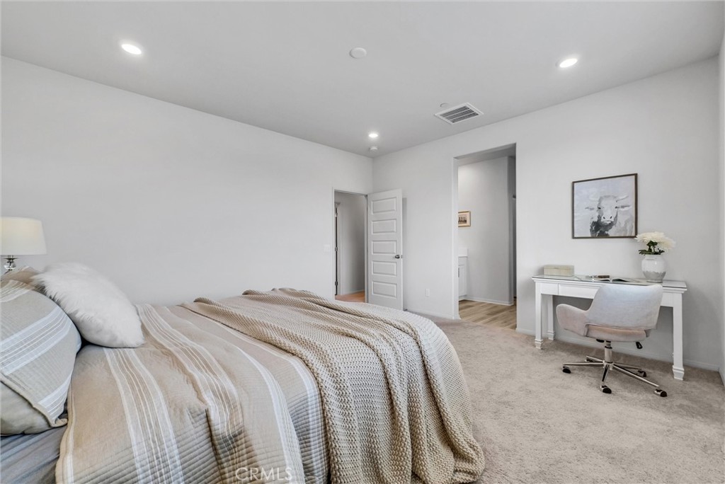 683 E Joseph Privado