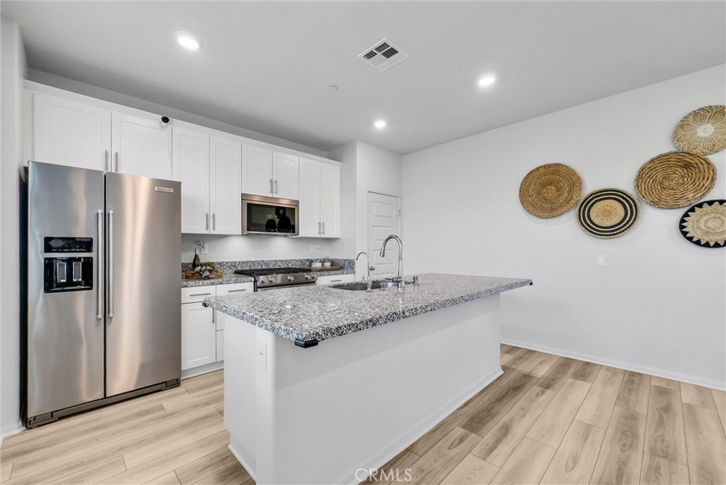 683 E Joseph Privado