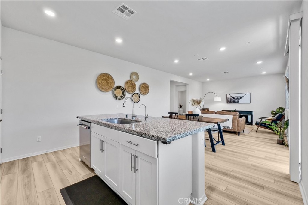 683 E Joseph Privado