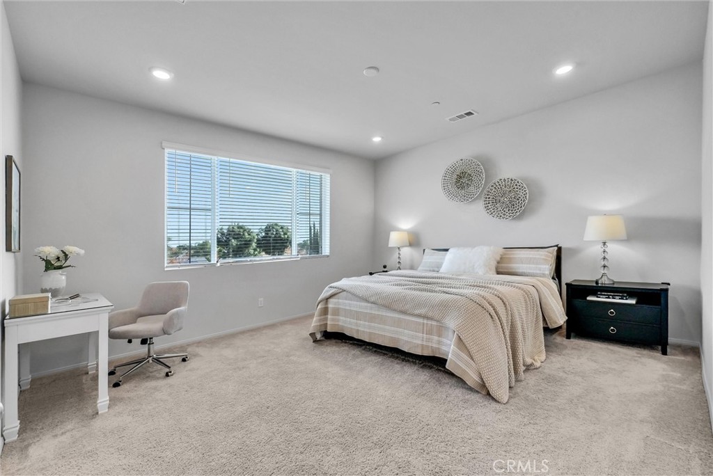 683 E Joseph Privado