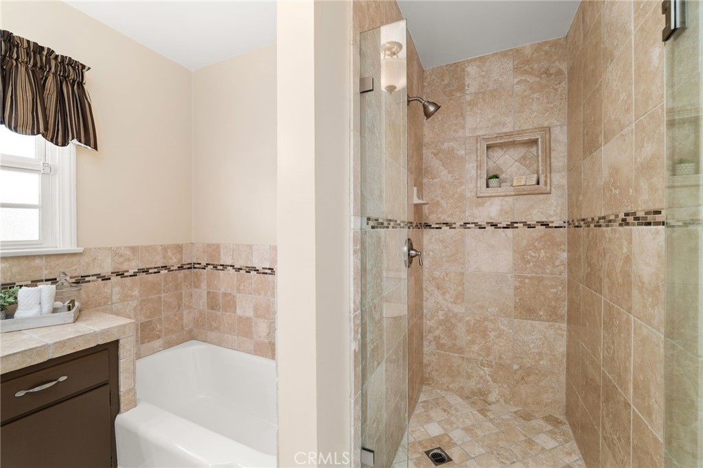 1115 N Richman Avenue