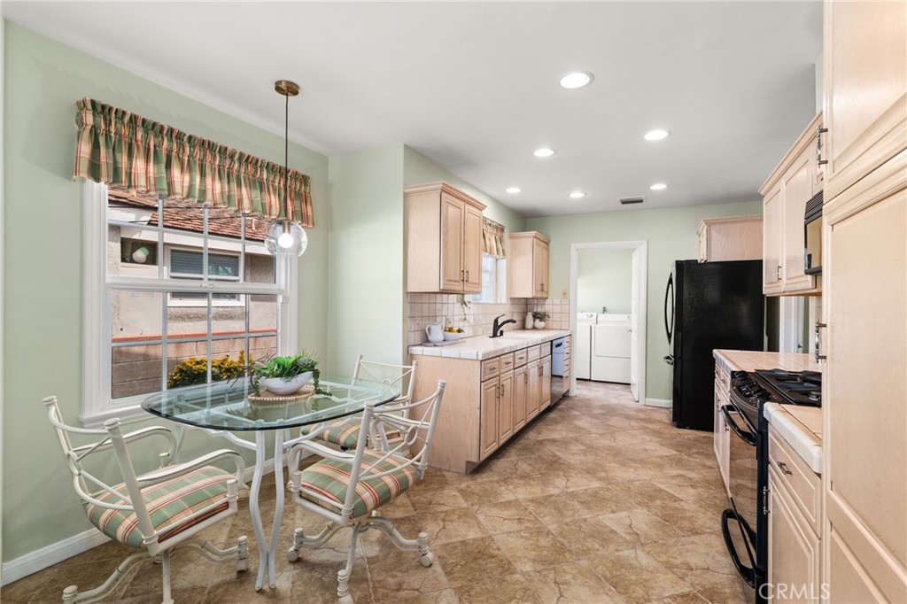 1115 N Richman Avenue