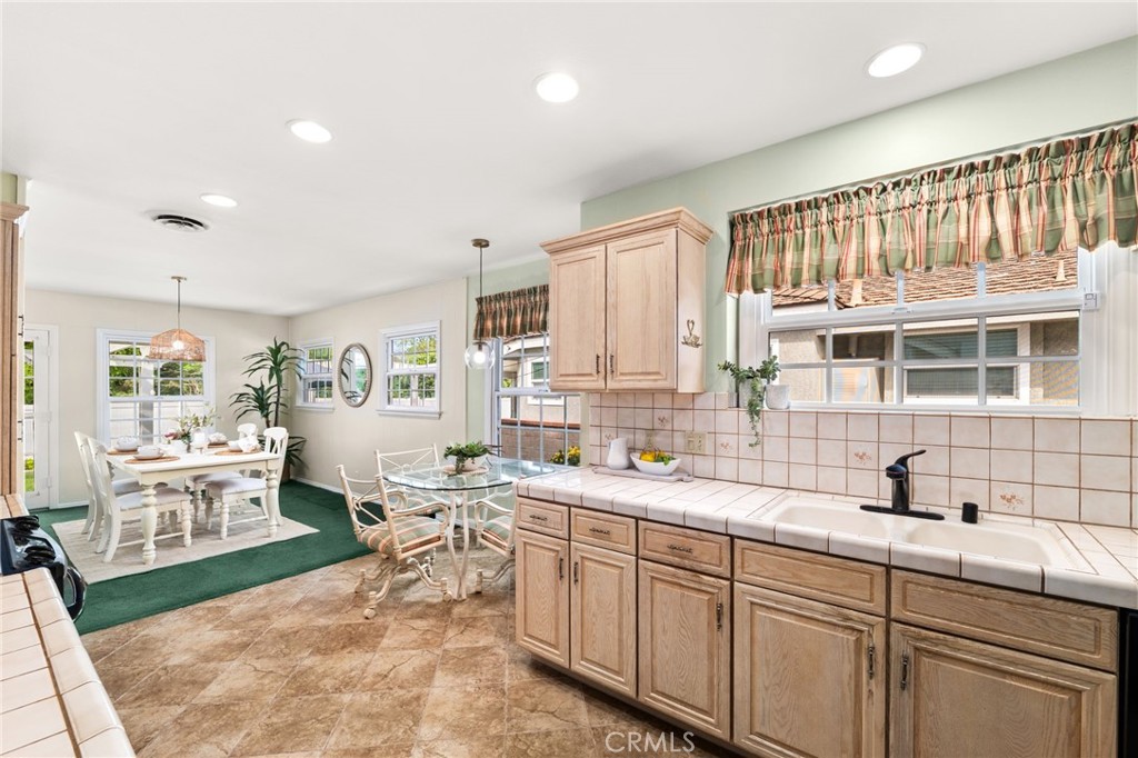 1115 N Richman Avenue