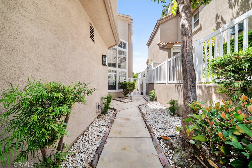 3001 Wisteria Lane