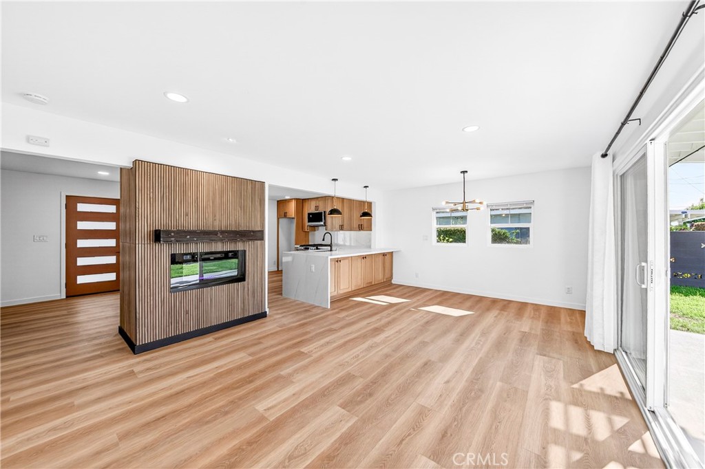 15011 La Mesa