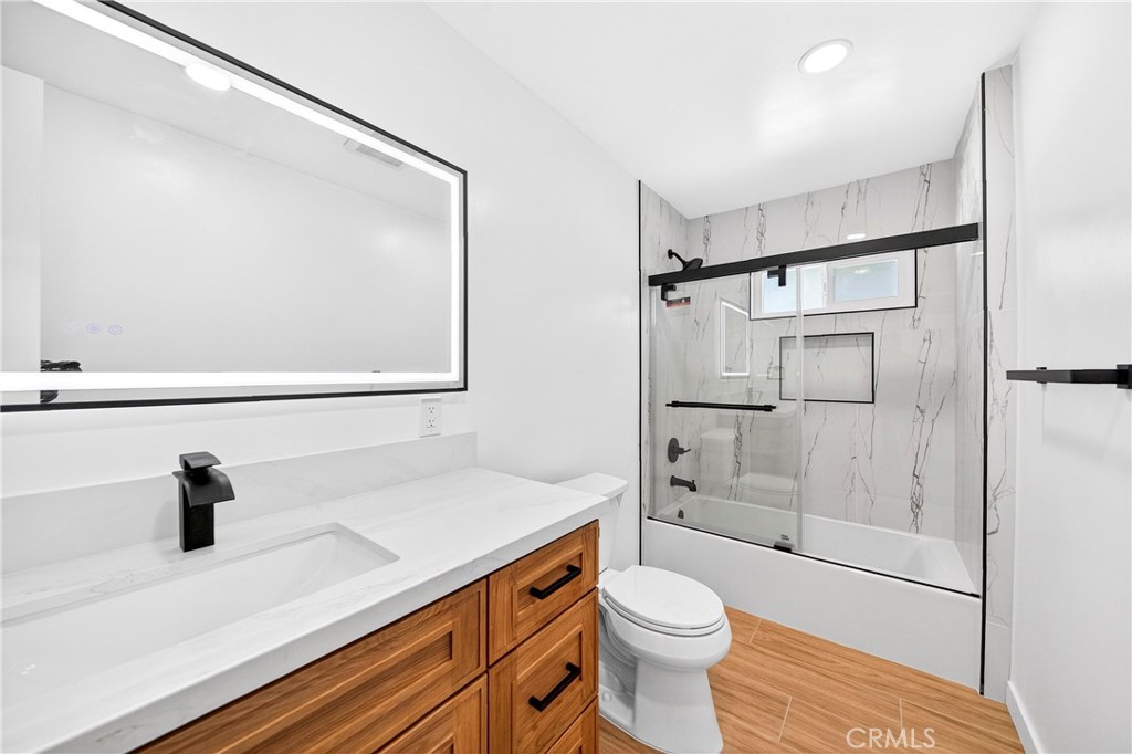 15011 La Mesa