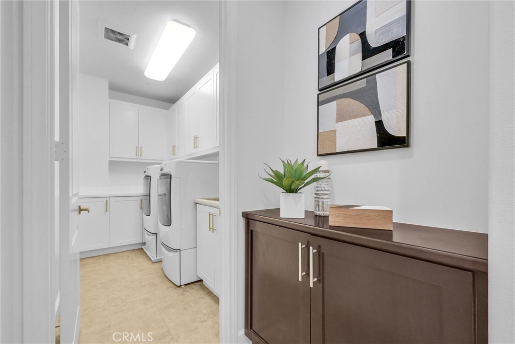 520 N Bardsdale Place