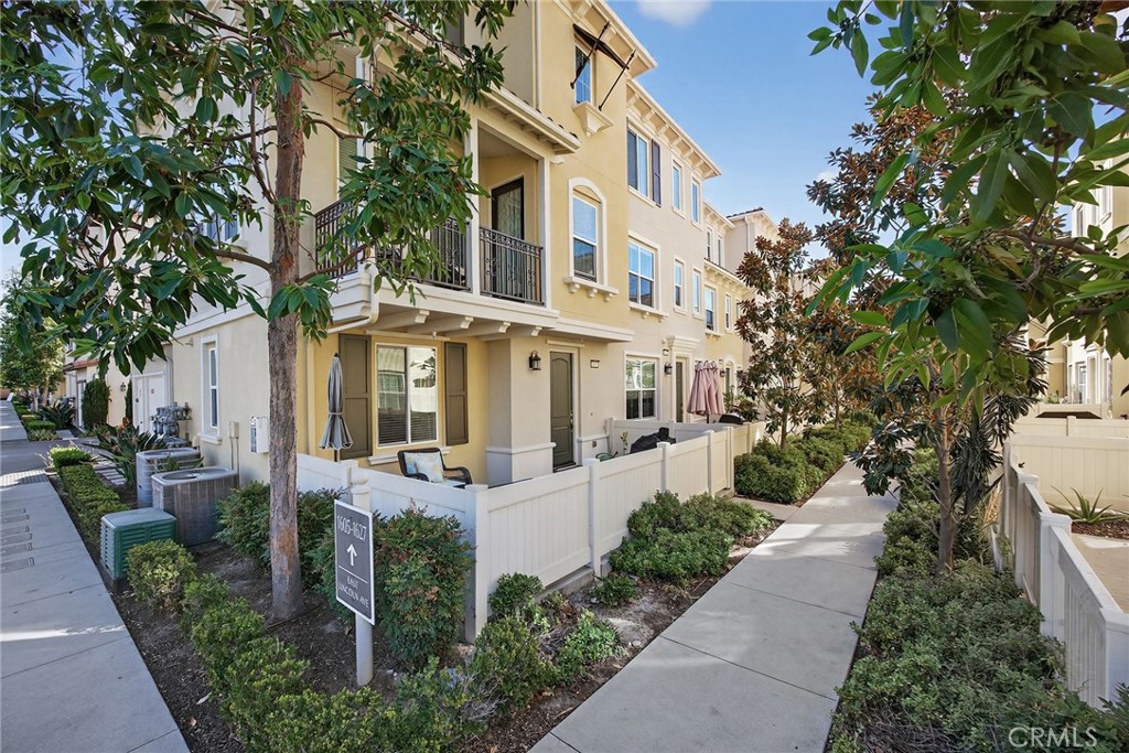 1617 E Lincoln