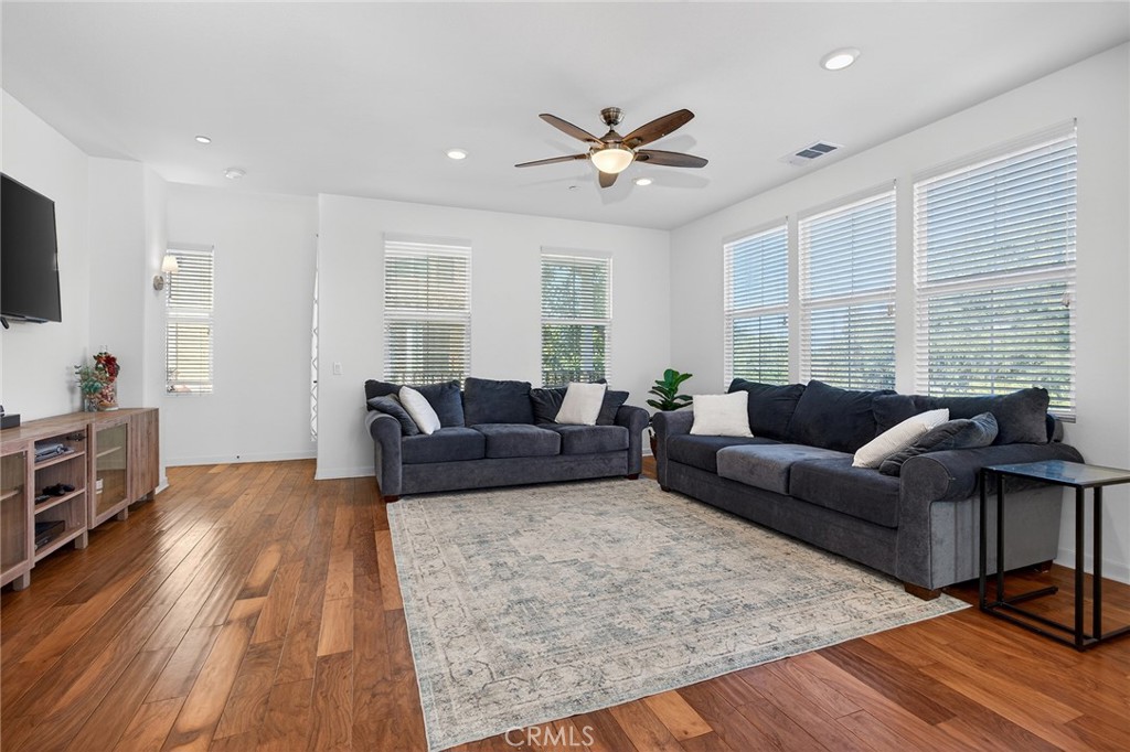 1617 E Lincoln