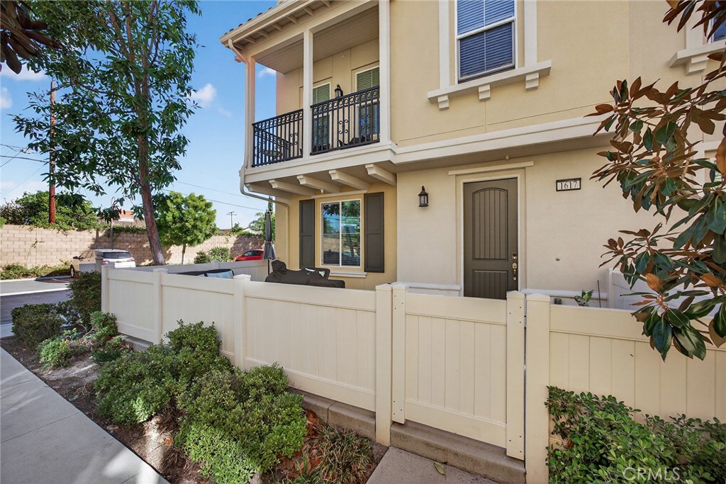 1617 E Lincoln
