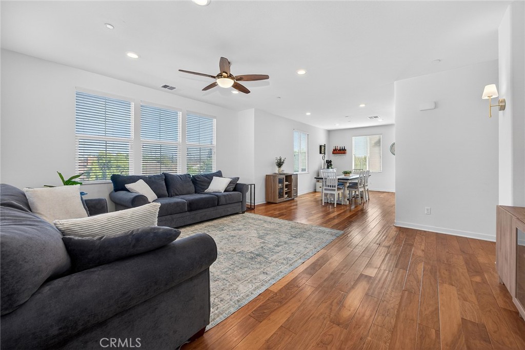 1617 E Lincoln