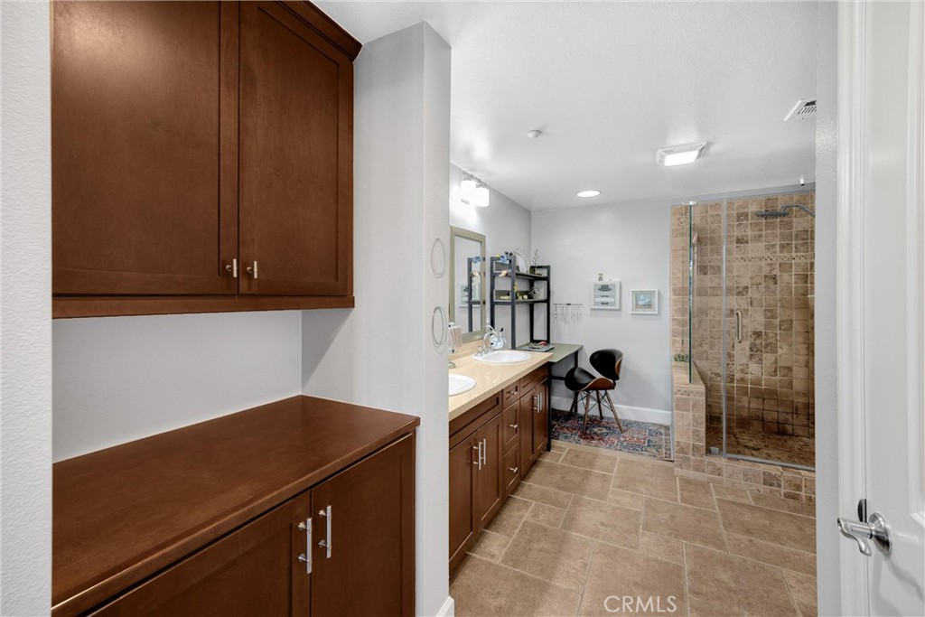 12842 Palm Street 111