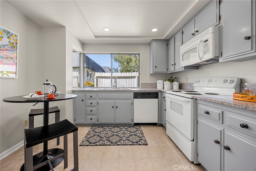 1330 Victoria C
