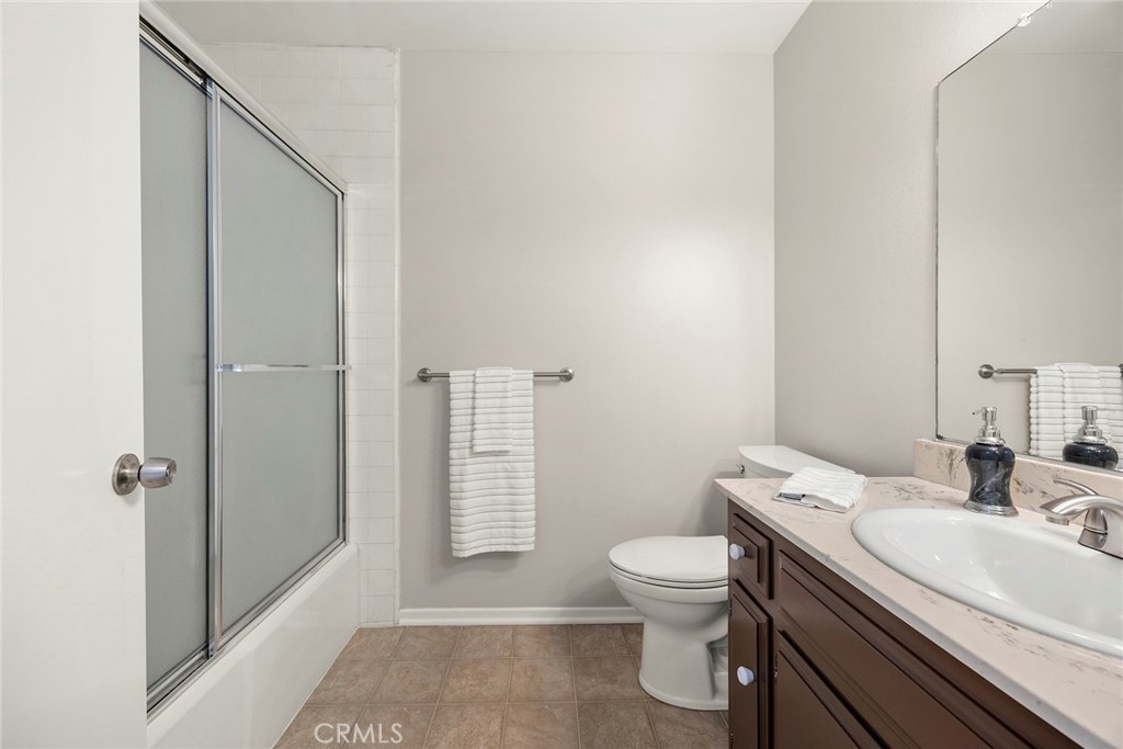 1330 Victoria C