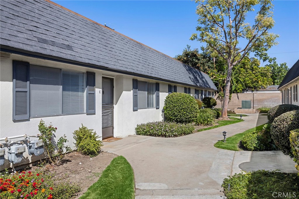 1330 Victoria C