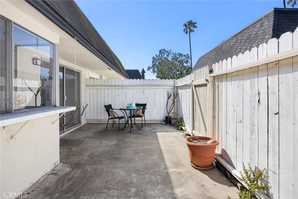 1330 Victoria C