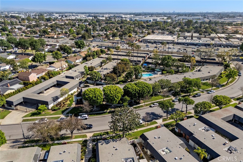 1330 Victoria C
