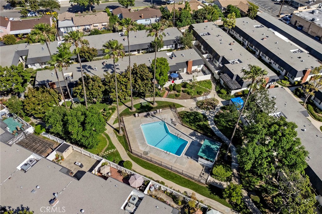 1330 Victoria C