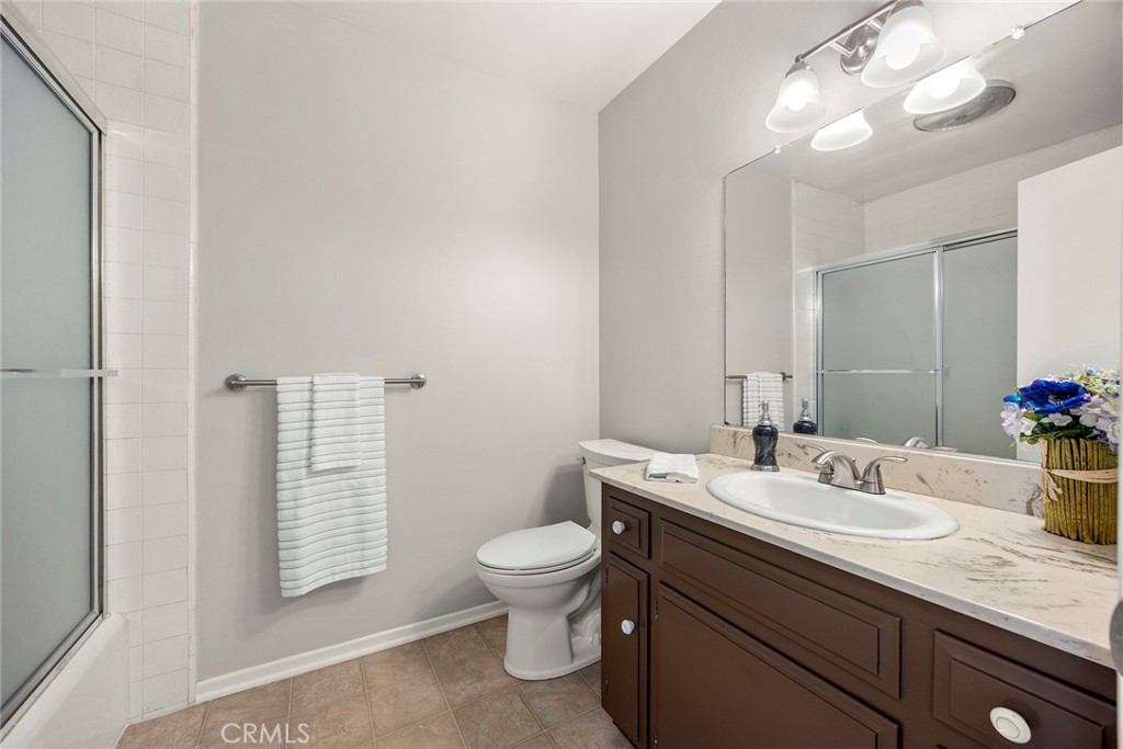 1330 Victoria C