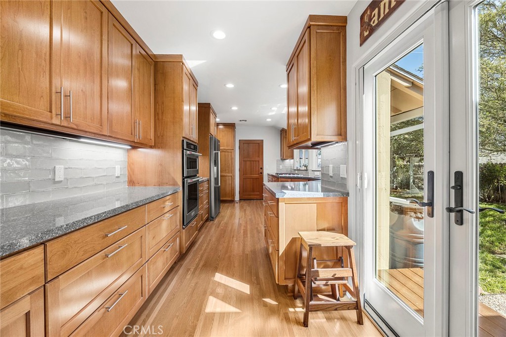 704 Grandview