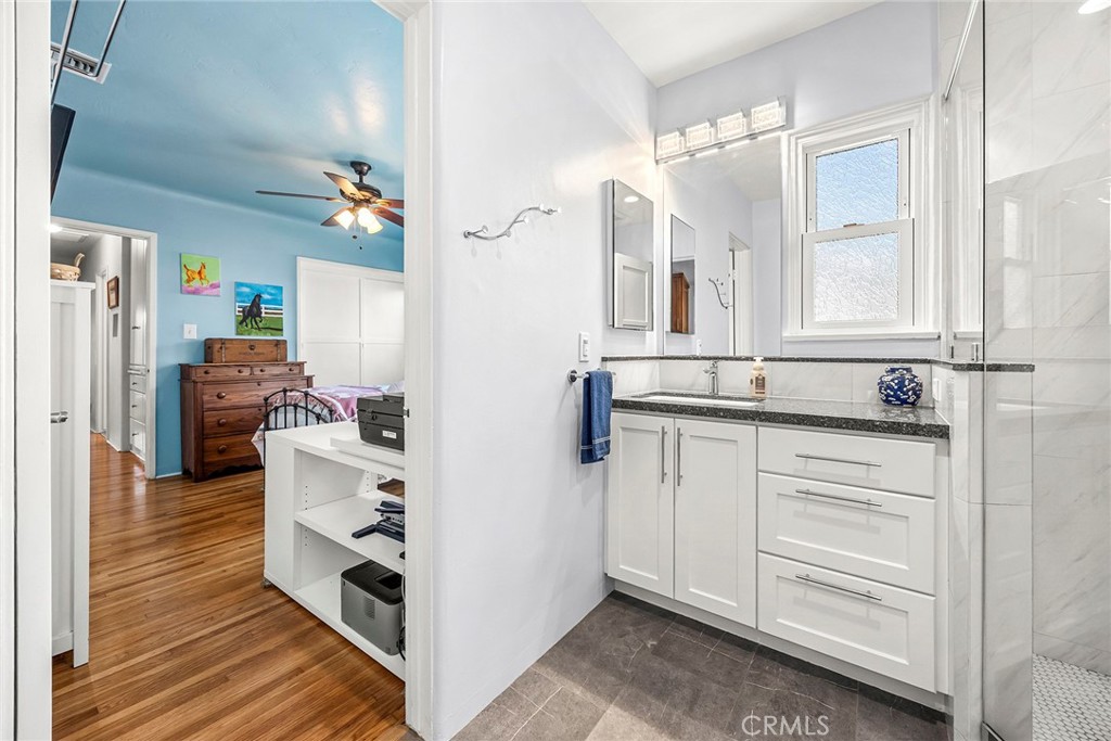 704 Grandview