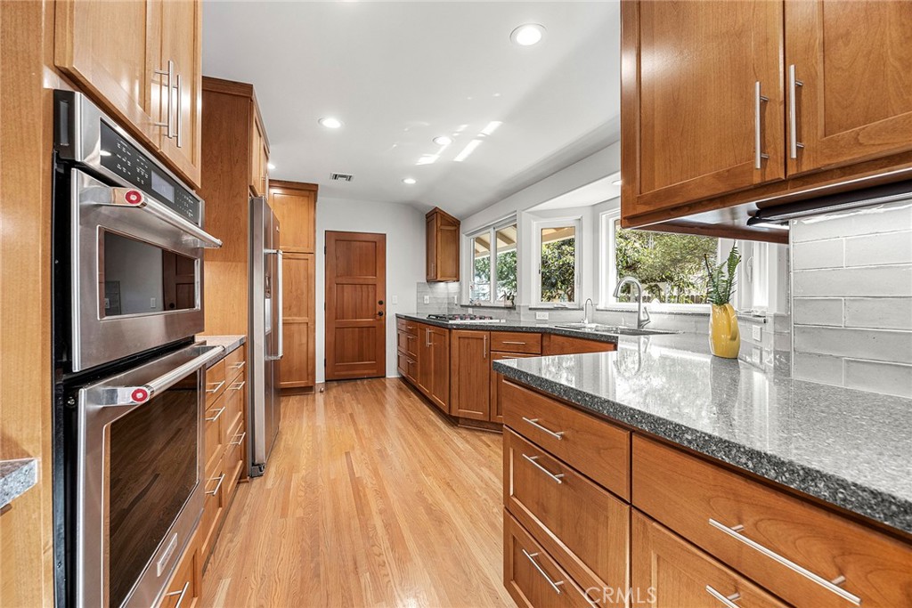 704 Grandview