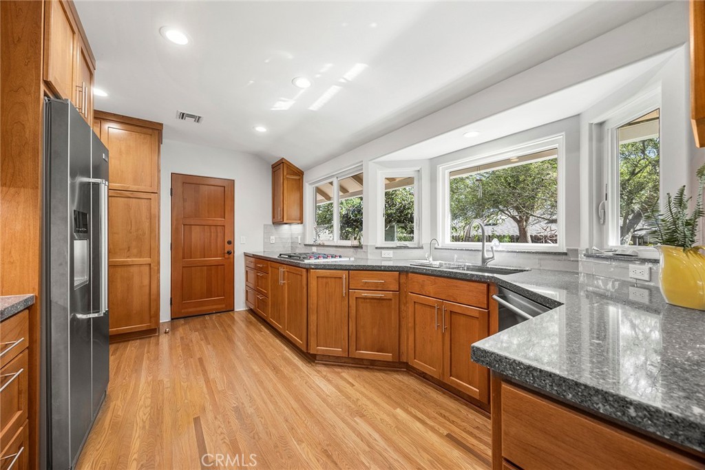 704 Grandview