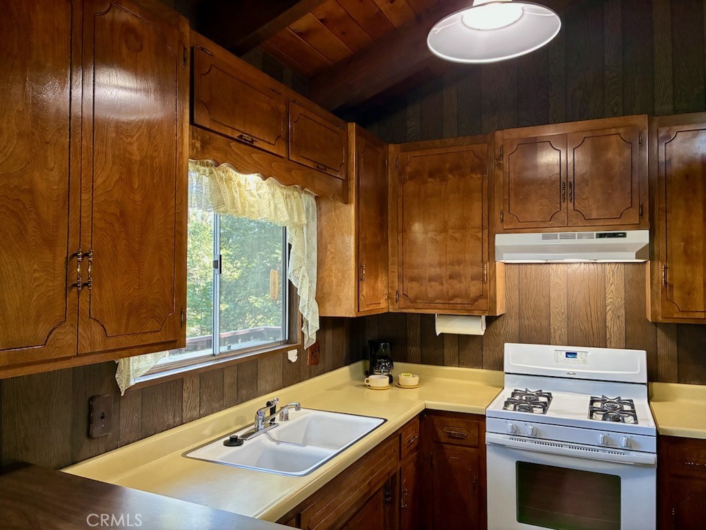 23992 Lakeview Dr.