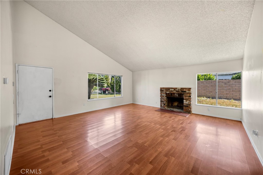 989 Oakdale