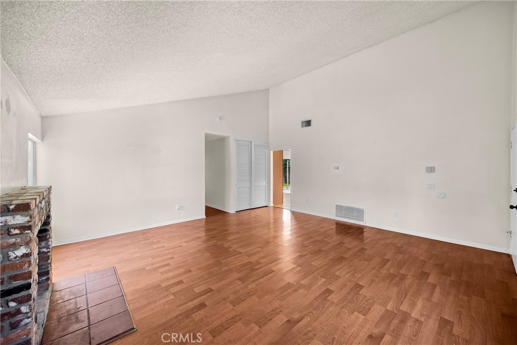 989 Oakdale