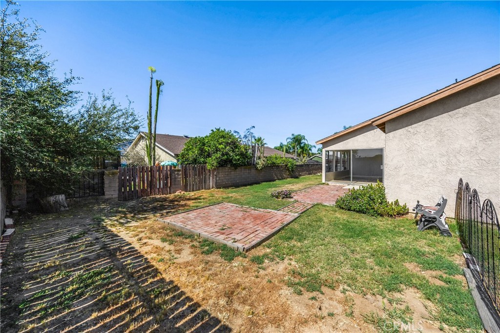 989 Oakdale